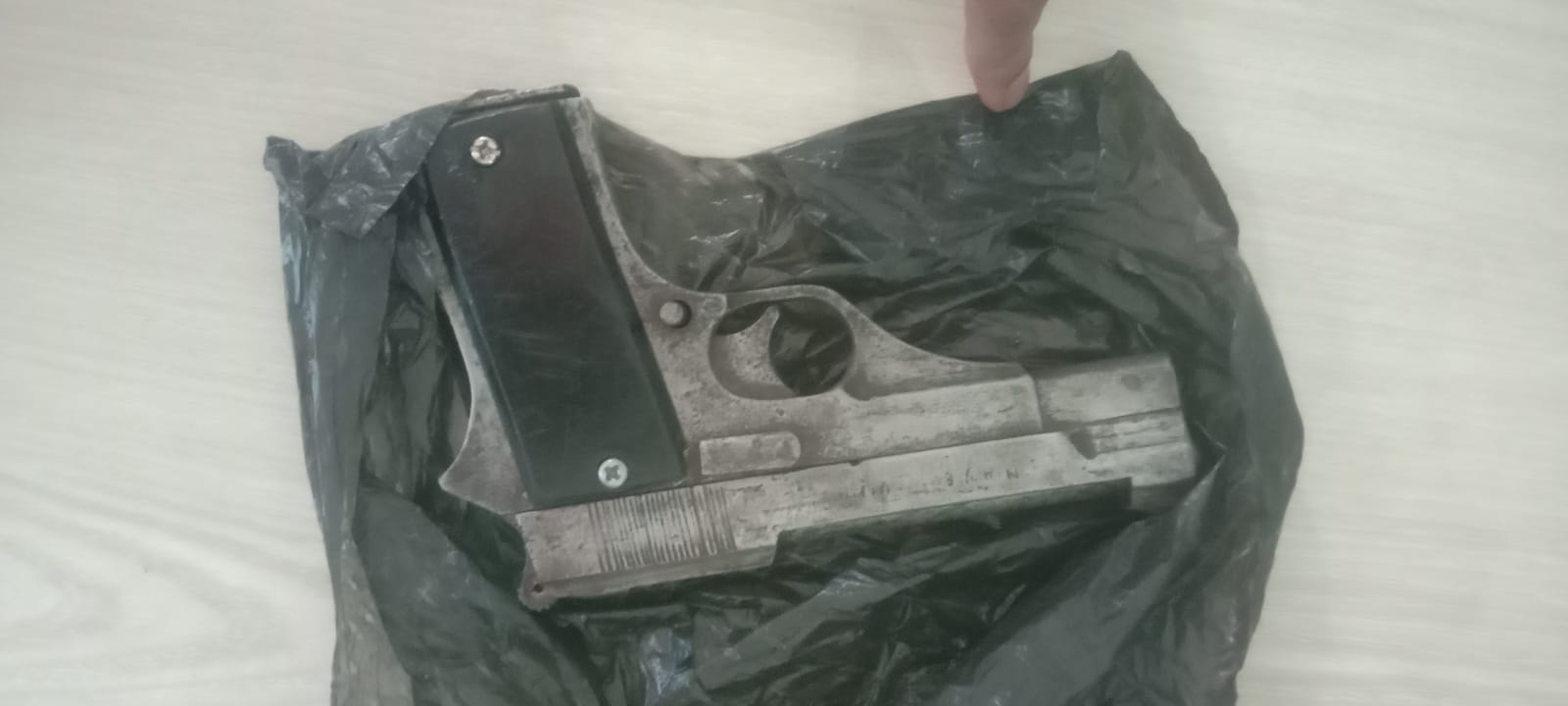 নোয়াখালীতে আগ্নেয়াস্ত্রসহ ৩ যুবক গ্রেফতার
