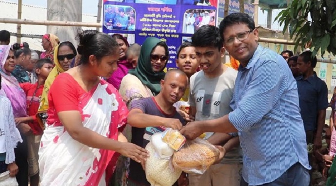 নওগাঁয় ১৩০ জন প্রতিবন্ধী শিক্ষার্থী পেল ঈদ সামগ্রী।