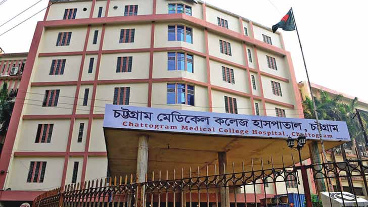 চলন্ত অটোরিকশায় আগুন, একই পরিবারের ৫ জন দগ্ধ