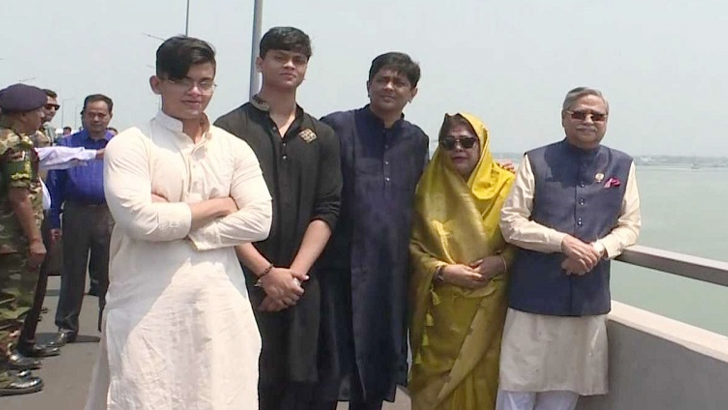 পদ্মা সেতুতে ছবি তুললেন রাষ্ট্রপতি সাহাবুদ্দিন