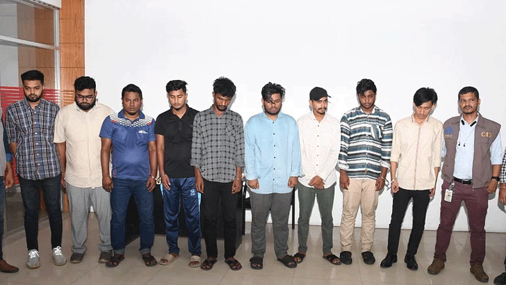 পর্ন সাইটে তরুণীদের ব্যক্তিগত ভিডিও ‘পমপম’-এ তছনছ ওদের উজ্জ্বল জীবন