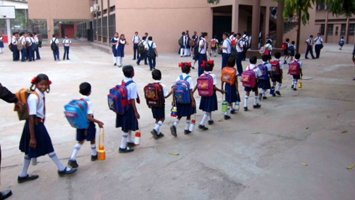 স্কুল বন্ধ নিয়ে তালগোল, বিপাকে শিক্ষার্থীরা