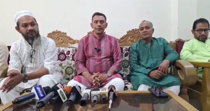 টঙ্গীবাড়ীতে সাংবাদিকদের সাথে চেয়ারম্যান প্রার্থীর মতবিনিময়।