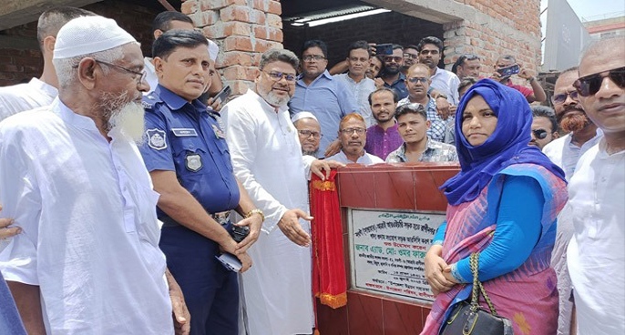 নওগাঁর রাণীনগরে এমপির নির্দেশে সাতদিনে রাস্তা আরসিসি করণ