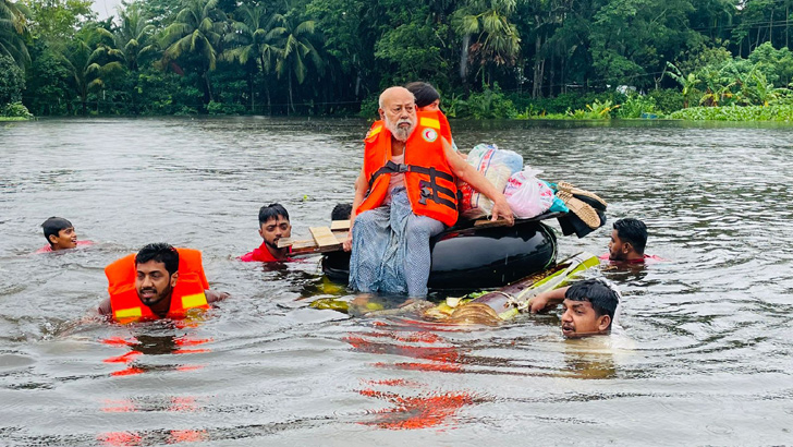 ধীরে নামছে বানের পানি