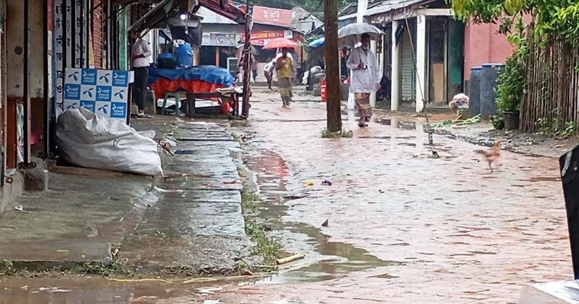 টানা বৃষ্টি তে স্থবির জনজীবন