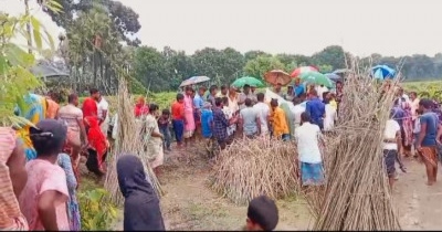 নওগাঁয় পটলক্ষেত থেকে এক ব‍্যবসায়ীর মরদেহ উদ্ধার করেছে পুলিশ।