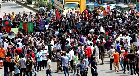 পাহাড়িদের ওপর হামলা, প্রতিবাদে শাহবাগে বিক্ষোভ