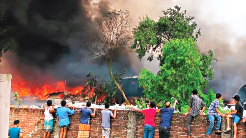 আশুলিয়া গাজীপুরে বন্ধ পৌনে দুইশ কারখানা