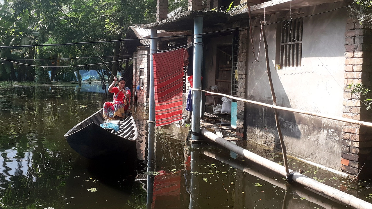 আকাশে মেঘ দেখলেই ভয় পান ভবদহ পাড়ের বাসিন্দারা