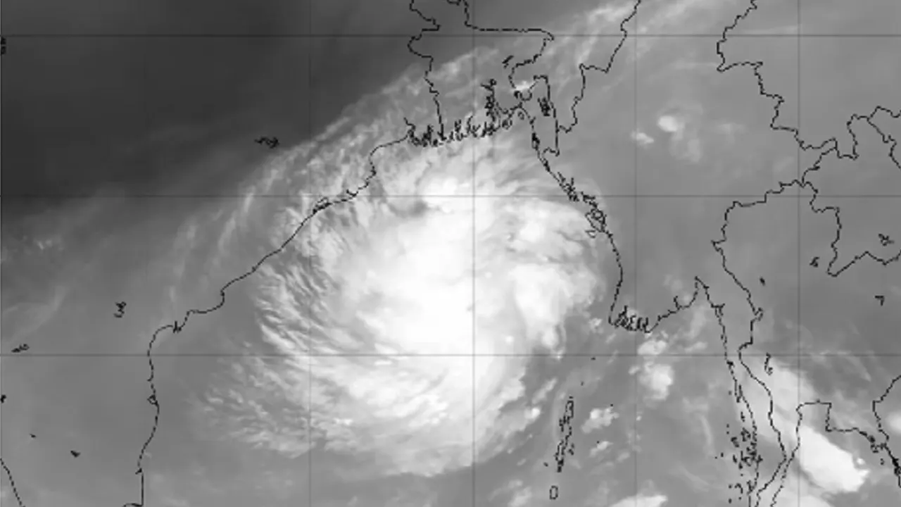 যে পথে এগোতে পারে ঘূর্ণিঝড় ‘দানা’