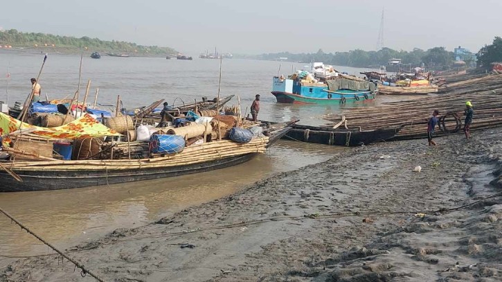 রাতেই সমুদ্র যাত্রা শুরু করবে উপকূলের জেলেরা