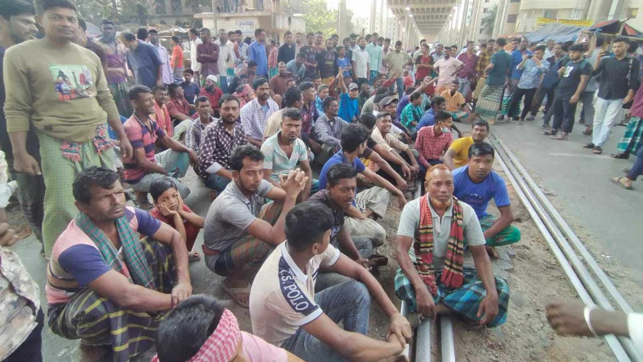 মহাখালীতে রিকশা চালকদের অবরোধ, ট্রেন চলাচল বন্ধ