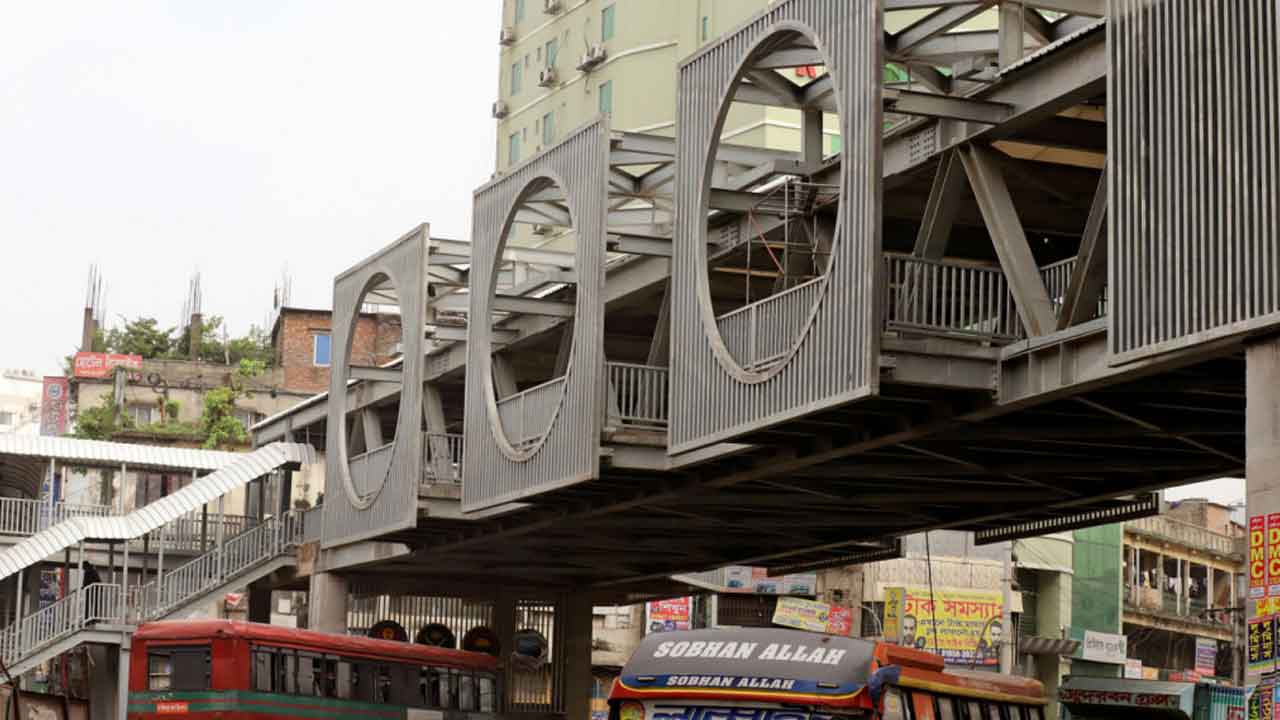 রাজধানী ফার্মগেটে একটি বাণিজ্যিক ভবনে আগুন