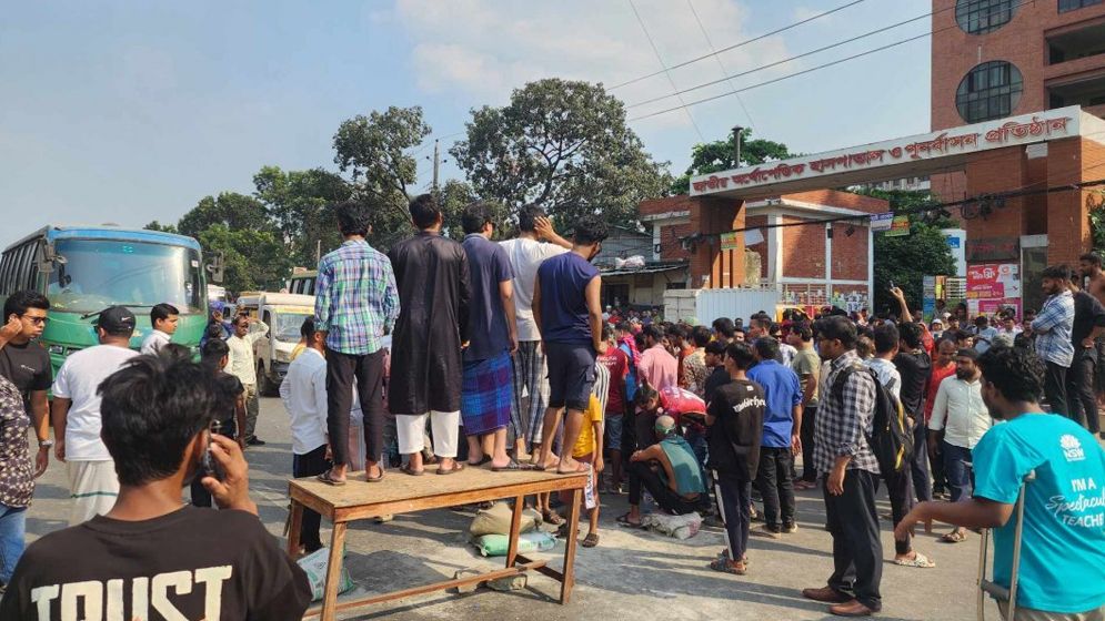 পঙ্গু হাসপাতালে আহতদের ক্ষোভের মুখে স্বাস্থ্য উপদেষ্টা