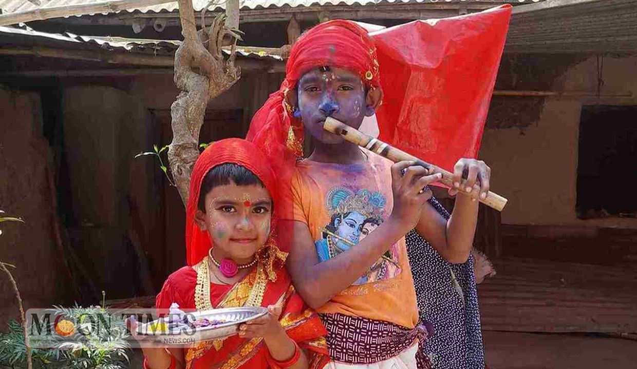 নওগাঁর নিয়ামতপুরে আনন্দঘন পরিবেশে দোল উৎসব উদযাপন।