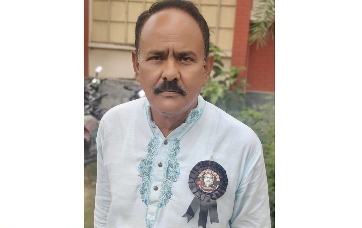 নওগাঁর নিয়ামতপুরে আওয়ামী লীগ নেতাকে পুলিশে দিল ছাত্রদল নেতাকর্মীরা।