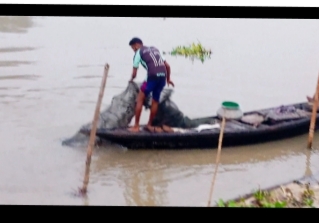 আত্রাইয়ে নিষিদ্ধ রিংজালে মৎস্য শিকার হুমকিতে দেশীয় প্রজাতির মাছ