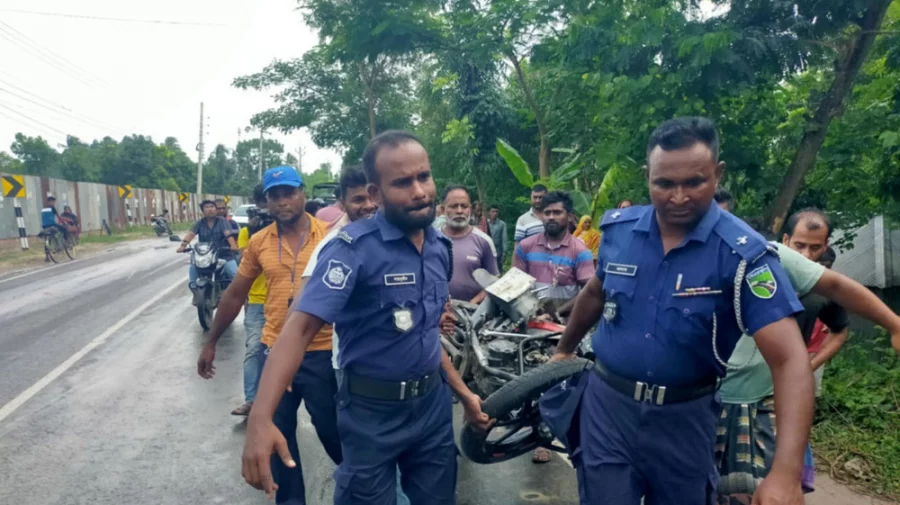 কুমারখালীতে ত্রিমুখী সংঘর্ষে দোকান কর্মচারী নিহত