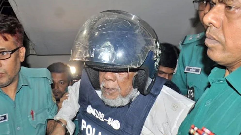 আদালতে বসার জন্য টুল চাইলেন আমু