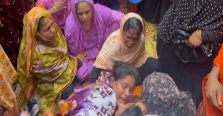 সড়ক দুর্ঘটনায় একই পরিবারের ৪জন নিহত, পরিবারে শোকের মাতম
