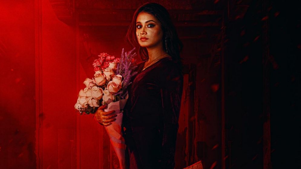 ‘ইনসাফ’ কায়েম করতে ফুল আর কুড়াল হাতে ফারিণ