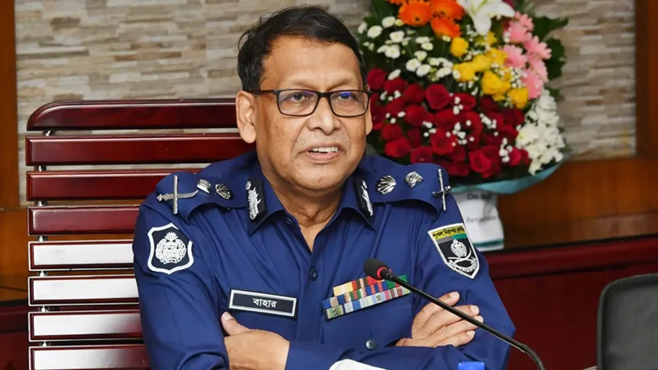 লাইসেন্সধারী অস্ত্র জমা না দিলে মামলা : আইজিপি