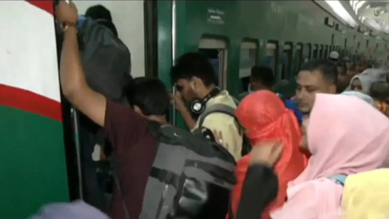 ট্রেনে ঈদযাত্রা শুরু, নাড়ির টানে ছুটছে মানুষ