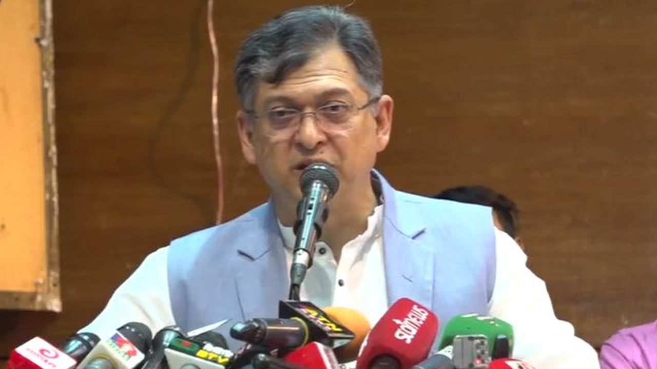 সংস্কারের ‘কলা’ দেখাচ্ছে অন্তর্বর্তী সরকার : সালাহউদ্দিন আহমদ