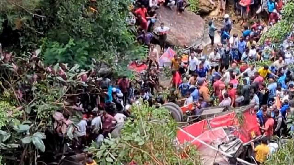 বাস খাদে পড়ে ২১ জনের প্রাণহানি শ্রীলঙ্কায়