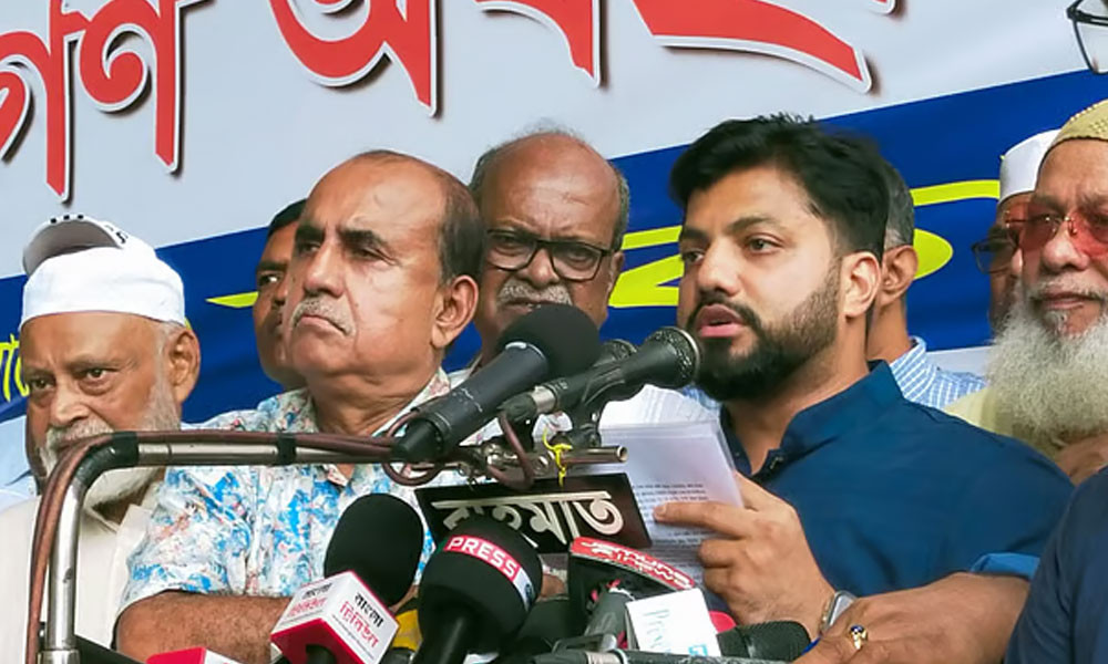 শপথ ছাড়াই ‘নির্দেশনা’ দিচ্ছেন ইশরাক, সরকার নীরব