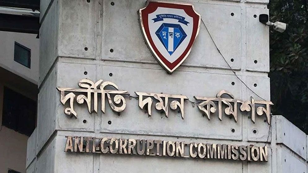 সামরিক বাহিনীর সাবেক ১০ কর্মকর্তা দুদকের জালে, কী বলছে সংস্থাটি?