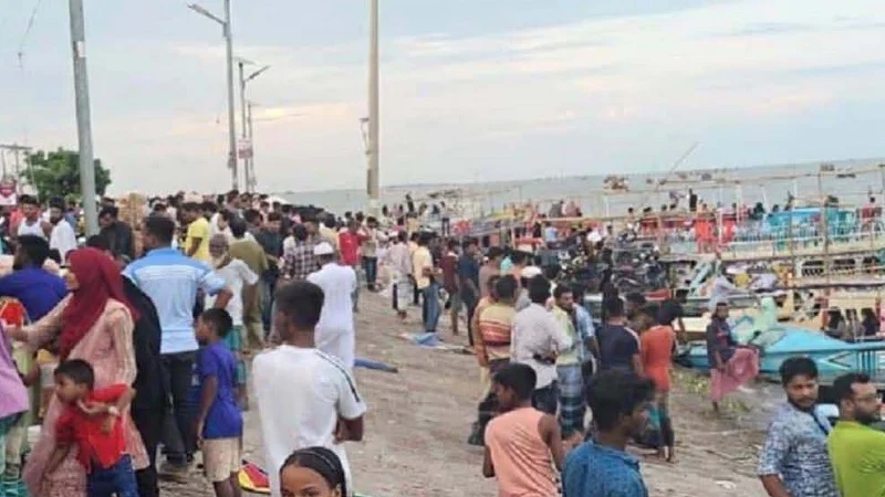হাওরের স্বচ্ছ জলে মুগ্ধ পর্যটক, বাড়ছে ভিড়