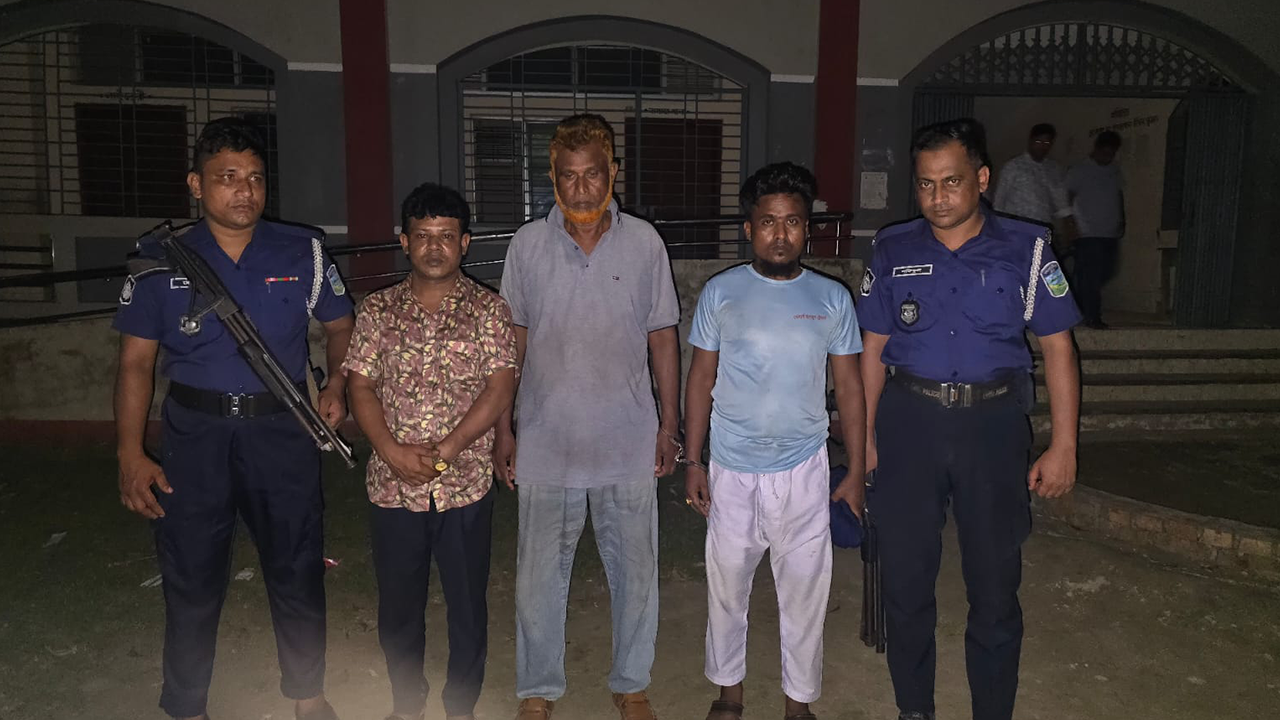 চাঁদাবাজির অভিযোগে বিএনপির ২ নেতা আটক