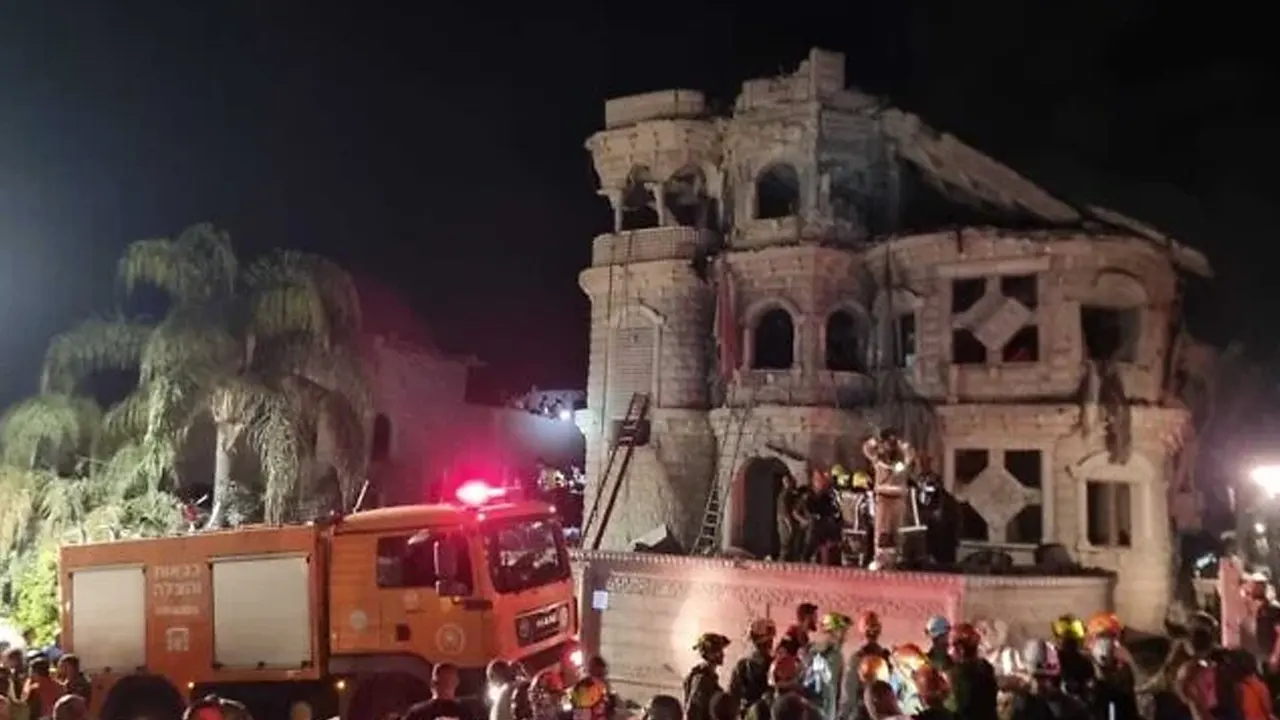 রাতভর ইসরায়েলজুড়ে ইরানের হামলা, নিহত ৬
