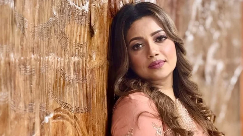 ৬ বছরের বিবাহিত জীবনের ইতি টানলেন সংগীতশিল্পী কনা