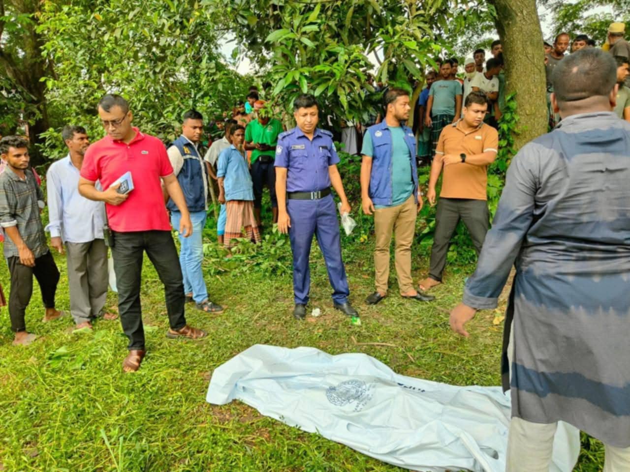 তিতাসে রাস্তার পাশে যুবকের জবাই করা লাশ উদ্ধার