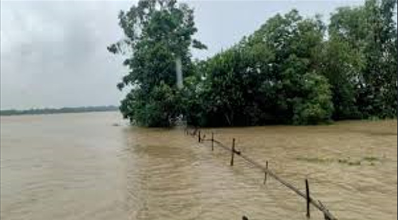 ফেনীতে নতুন নতুন এলাকা প্লাবিত, নেই বিদ্যুৎ ও মোবাইল নেটওয়ার্ক