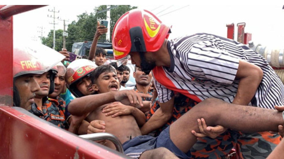 রাজশাহী-নওগাঁ মহাসড়কে ভয়াবহ সড়ক দুর্ঘটনা