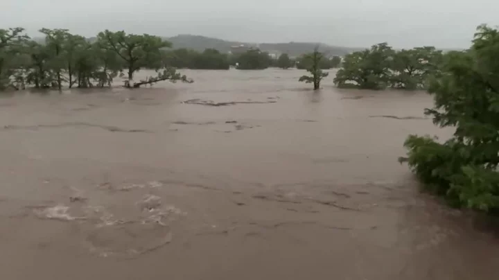 টেক্সাসে বন্যায় ১৩ জনের মৃত্যু