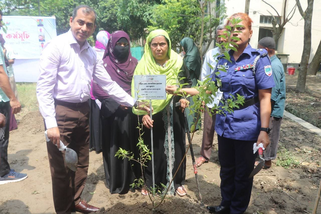 মাগুরায় জুলাই শহিদদের স্মরণে বৃক্ষরোপণ কর্মসূচি