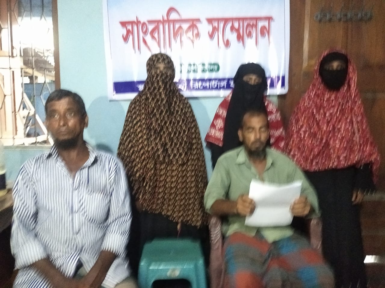 শালিখায় পিডিএফ কর্মীর বিরুদ্ধে অর্থ  আত্মসাতের অভিযোগ, সংবাদ সম্মেলনে ভুক্তভোগীদের ক্ষোভ