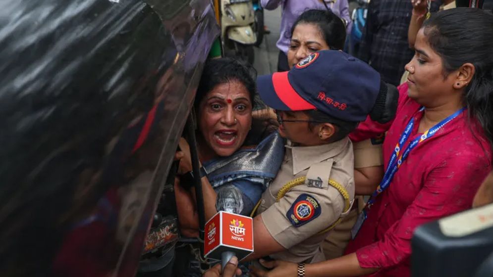 মোদির ‘হিন্দি রাজনীতি’তে ক্ষুব্ধ মারাঠিরা