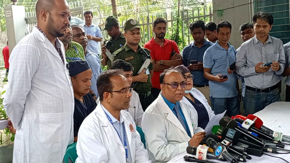 দগ্ধ ৪ জনের অবস্থা আশঙ্কাজনক, দুজনকে ছাড়পত্র