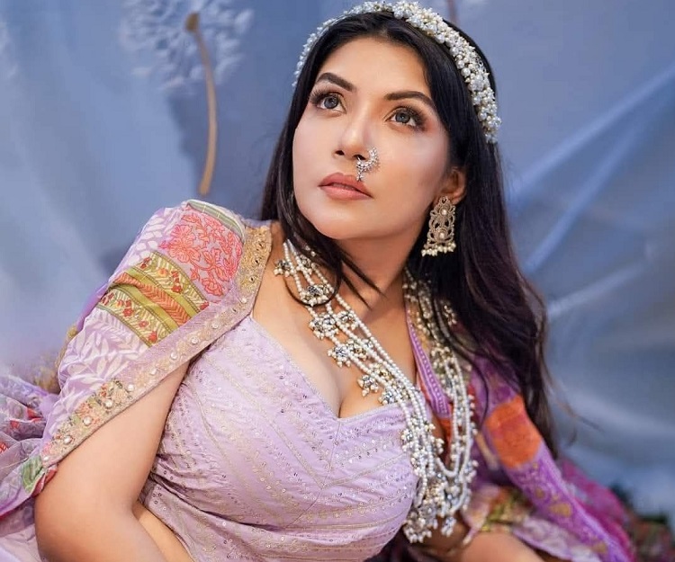 দুর্গাপূজায় টালিউডে আসছে নওশাবার প্রথম সিনেমা