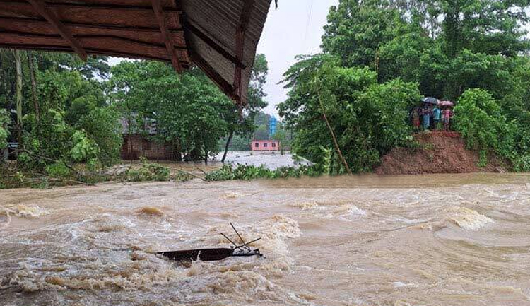 উজানে ভারী বৃষ্টি, ফেনীতে বন্যার আভাস