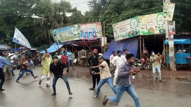 কুমিল্লার মুরাদনগরে বিএনপি-এনসিপি সংঘর্ষ: সাংবাদিকসহ আহত ৭১