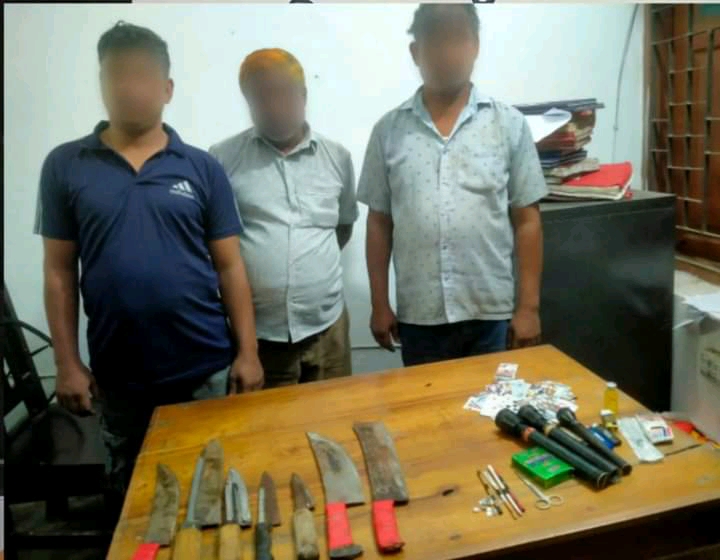 আওয়ামীলীগ,বিএনপি ও যুবদলনেতাসহ গ্রেফতার ৪ দেশীয় অস্ত্র উদ্ধার