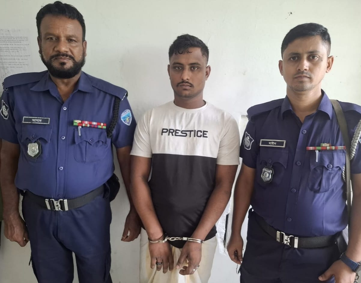 নিহত শীর্ষ সন্ত্রাসী মামুনের সহযোগী- ১২ মামলার আসামি বুলেট ও ছোট মামুন ইয়াবাসহ গ্রেপ্তার