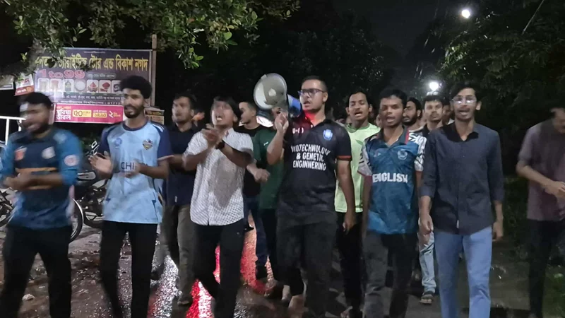হলে ছাত্ররাজনীতি নিষিদ্ধের দাবিতে জাবিতে বিক্ষোভ
